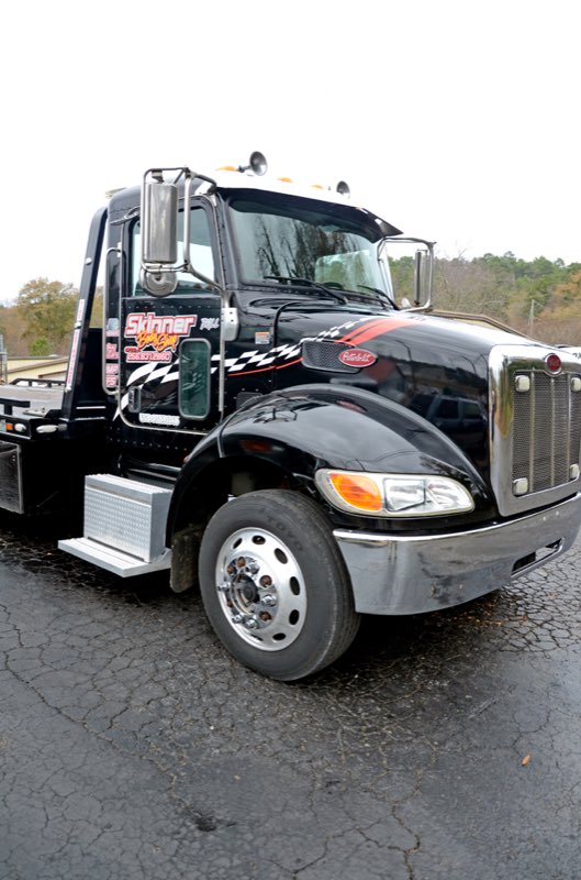 Skinner Body Shop wrecker